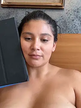 Chat +18 de kinky_mila@xh ao vivo