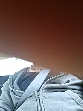 הופעת וובקאם של halfwayhausGUY