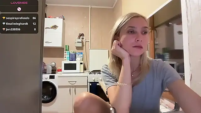 צ'אט XXX בשידור חי של AngelJeni
