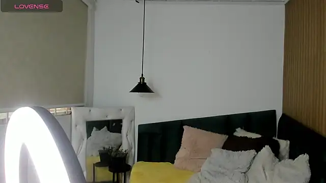Merlia XXX чат на живо