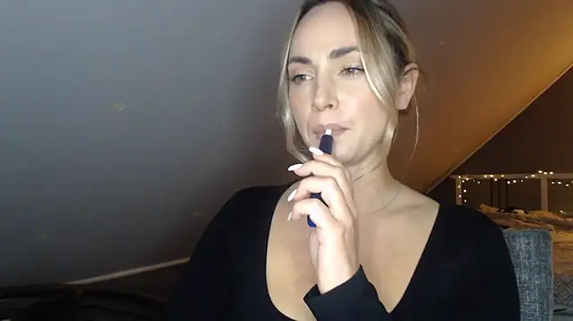 ScarlettSensitiven Live XXX chat