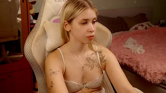 ho1yho1e's Live XXX Chat