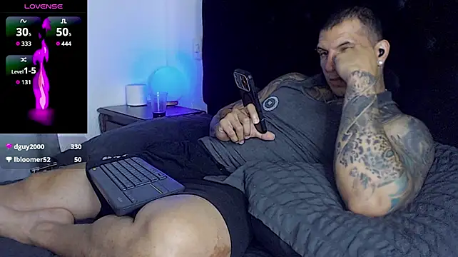 Chatroom XXX en direct de Shane_Clay