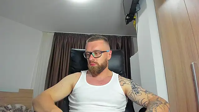 צ'אט XXX בשידור חי של Findom_guy