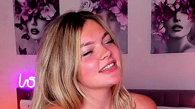 ZaraBloom's Live XXX Chat