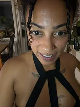 SweetPetiteNoir's Webcam Show