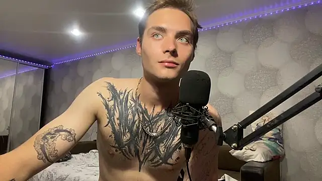 ErnestTarlet Chat XXX live