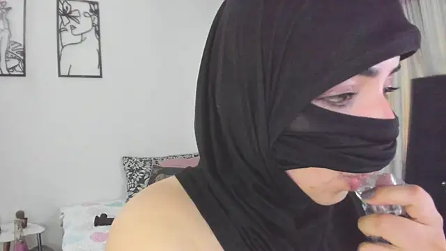 Uzra_hayed's Live XXX Chat