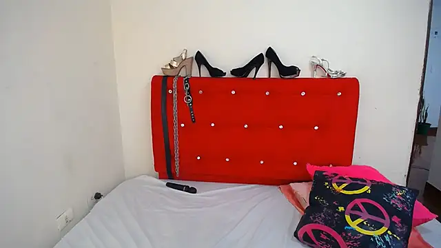 yummyass25 Adlı Modelin Canlı XXX Sohbeti