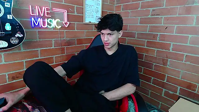 Kurtt__ élő XXX-chatje