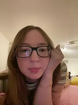 Freaky-Doll Live XXX-chat