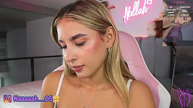 Chat +18 de Nallah__ ao vivo