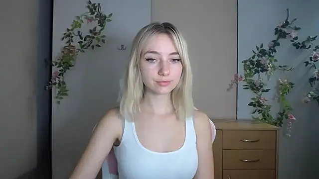 LuciaYoungn Live XXX chat