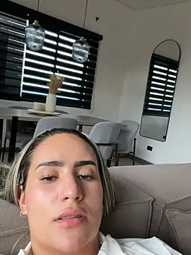Chat +18 de Miilana_ ao vivo
