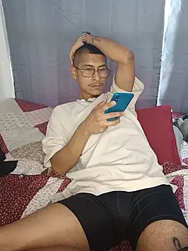 Chat XXX en directo de Hard_brown03