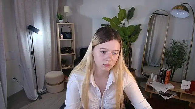 CelestineMauriac's Live XXX Chat