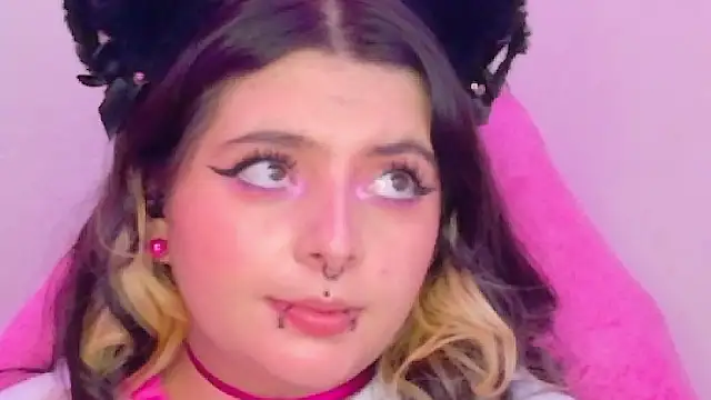 XXX chat uživo modela Sachi_Meow