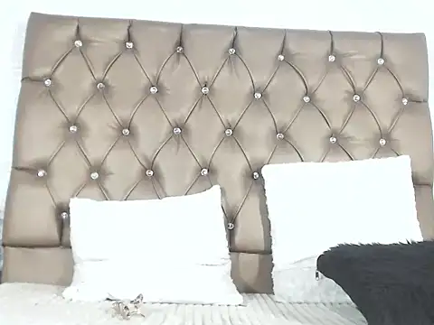 XXX chat uživo modela queen_charlote
