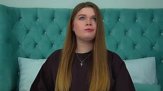 CrystalLyons live XXX chat