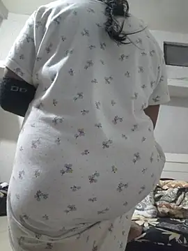 Živý XXX chat Priya_Strip