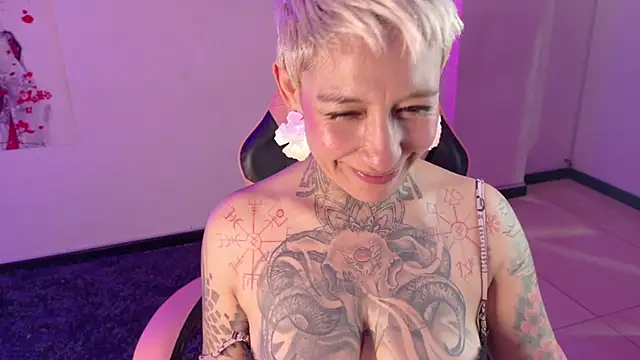 Everlyn_Sex: онлайн-секс-чат