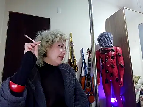 Chat +18 de MariLouM ao vivo