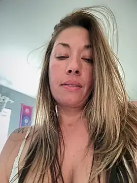 MiraKisss' Live XXX Chat