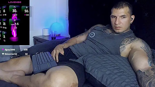 Chat +18 de Shane_Clay ao vivo