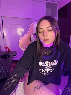 PrettyAmber Chat XXX live