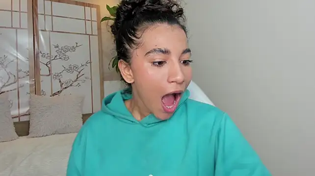 Emily_bruss 现场XXX聊天