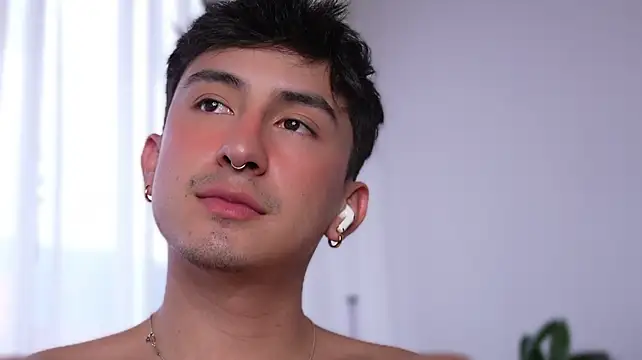 XXX chat uživo modela sweettaaron01