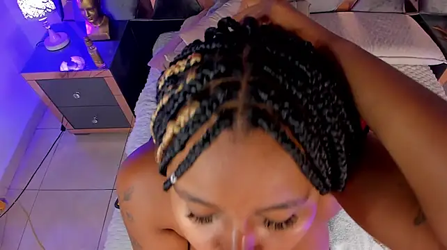 Chatroom XXX en direct de Milan_ebony