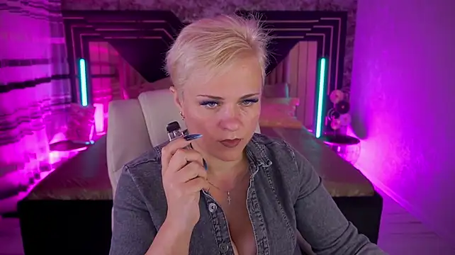 XXX chat uživo modela CrystalVibe