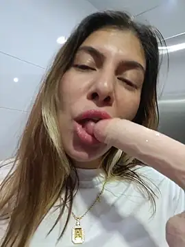 scarlett_moore Adlı Modelin Canlı XXX Sohbeti