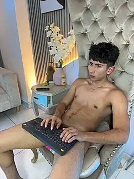 دردشة AndyJustgame_ الجنسية المباشرة