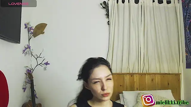 mielikki001's Live XXX Chat