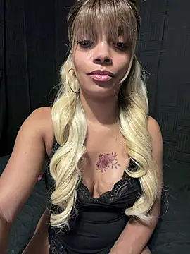 Chat +18 de Rakiyahcharms ao vivo
