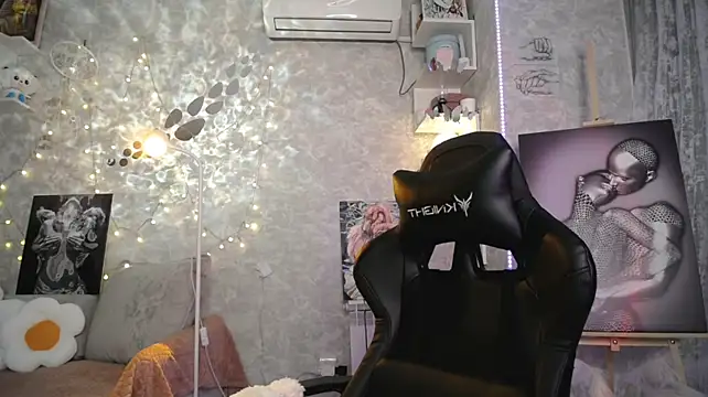 Živý XXX chat NickyAdamidi