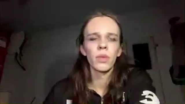 הופעת וובקאם של HotFemBooy