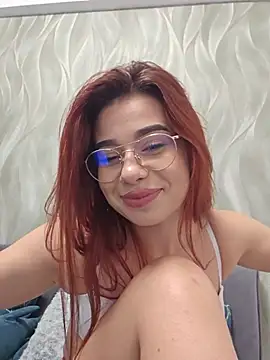 RedHeadFoxy's Live XXX Chat