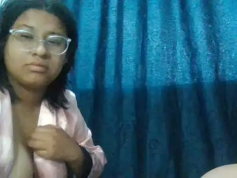 sarah12333's Live XXX Chat