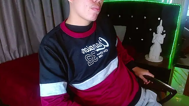 haku_nayro – Naživo XXX chat