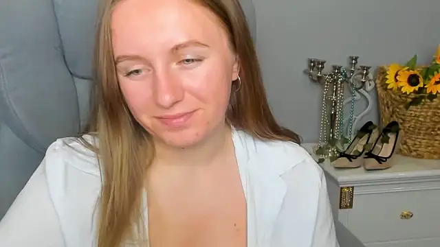 Marisha_Cute: онлайн-секс-чат