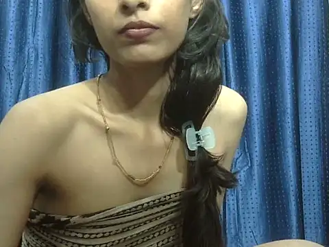 Živý XXX chat Thirsty_Moni
