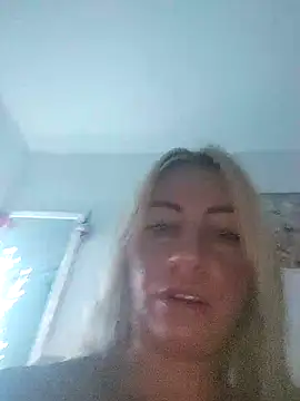 XXX chat uživo modela visnjica