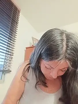 צ'אט XXX בשידור חי של emma_tour