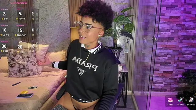 LuciaWallace live XXX chat