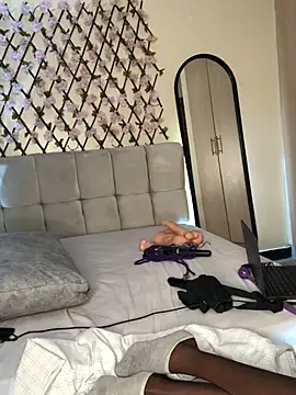 Chat XXX en directo de Kaylee_eee