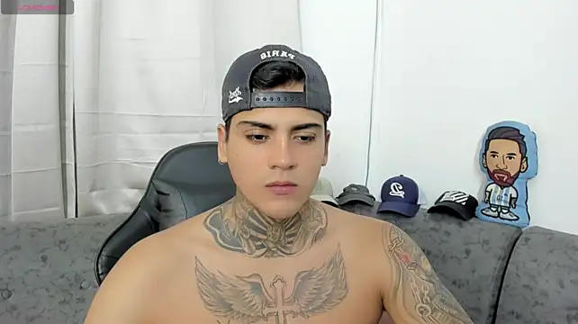 sweetlatinoboy's Live XXX Chat