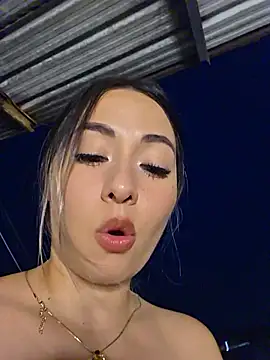 NatasanzのライブXXXチャット